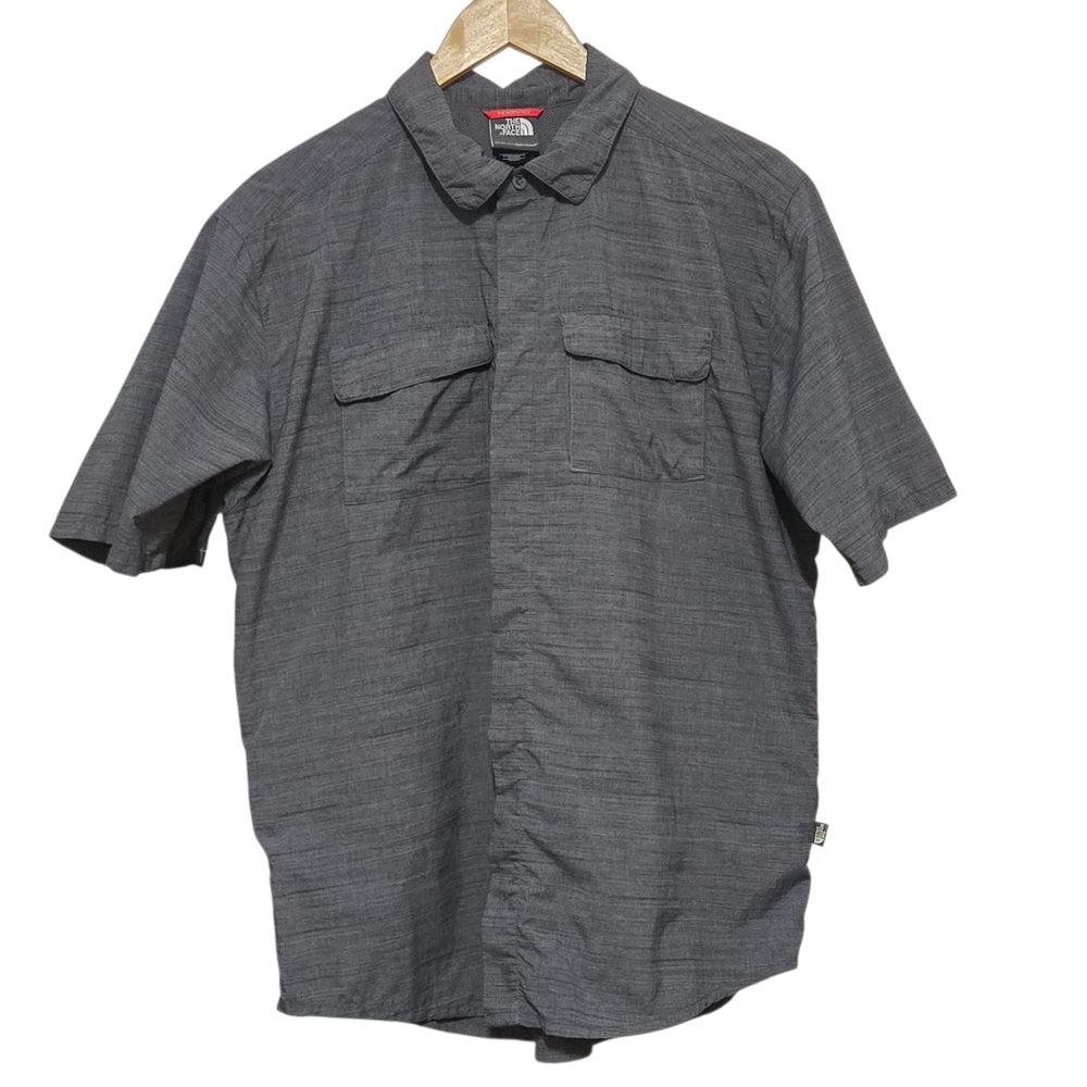 The North Face Men's Vented Short Sleeve Button-Up Shirt. Mens Size Large
